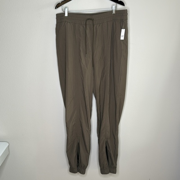 Gap GapFit Crinkle Nylon Jogger Pants in Sherwood Forest Green Size XL Tall NWT - Picture 3 of 12